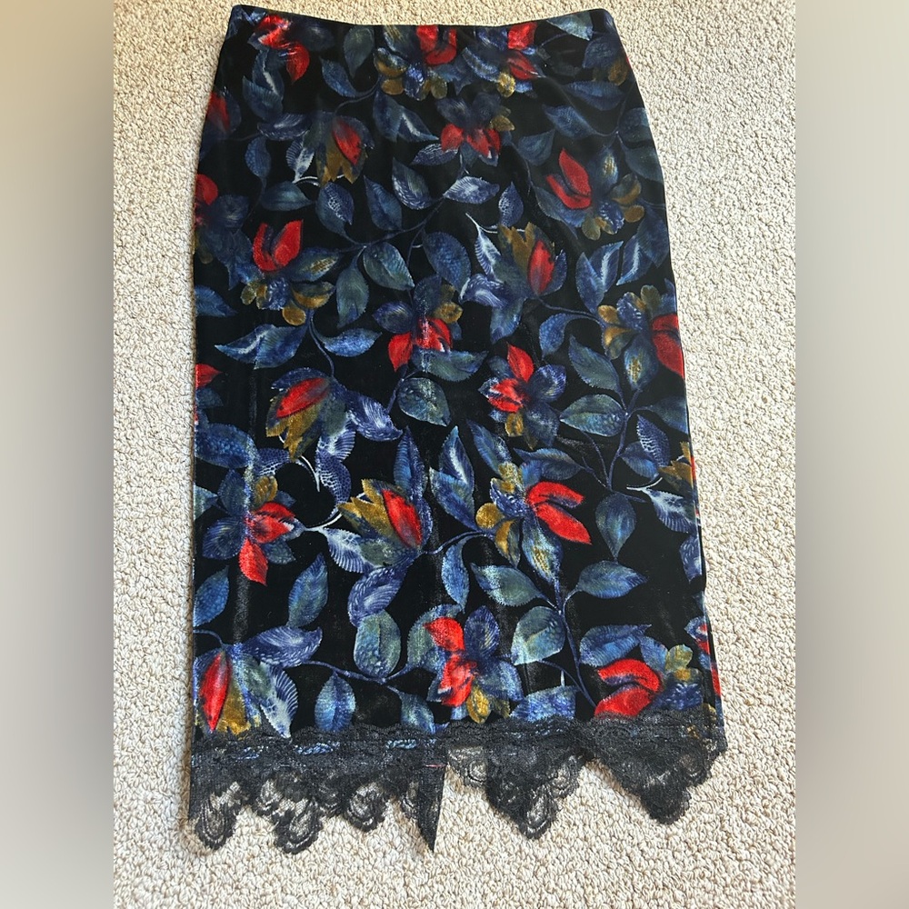 ASTR velour floral skirt. Size M.